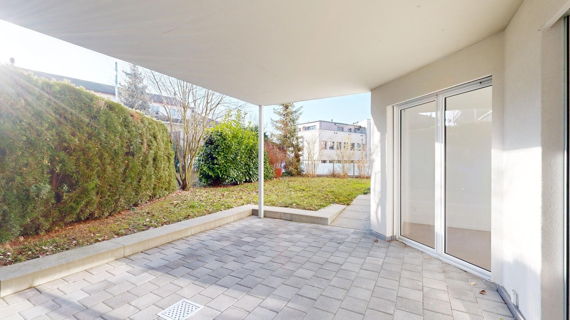 Geräumige, lichtdurchflutete 4.5-Zimmer-Wohnung mit sonnigem Gartensitzplatz im Zentrum von Lyss